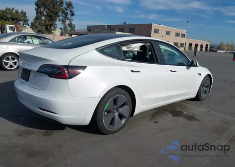 2021 Tesla Model 3 Standard Range Plus Rear-Wheel Drive z USA, uszkodzony, nr VIN 5YJ3E1EA7MF976855